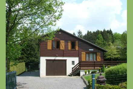 Chalet in Durbuy op afgesloten terrein van 800m2 4 honden HW510